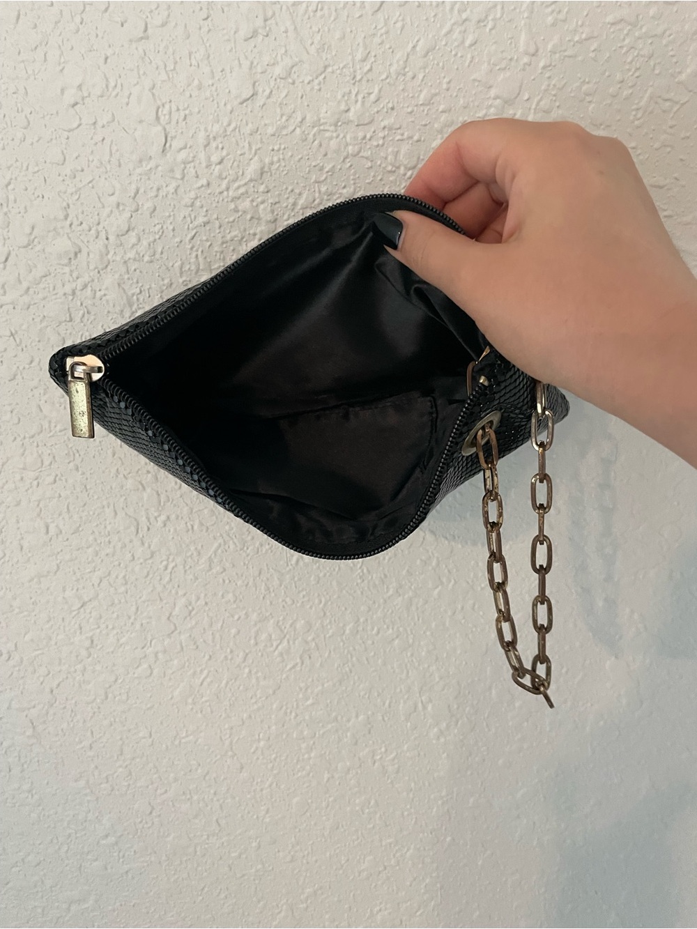 Chain Wristlet Evening Clutch | Black - Picture 5 of 10
